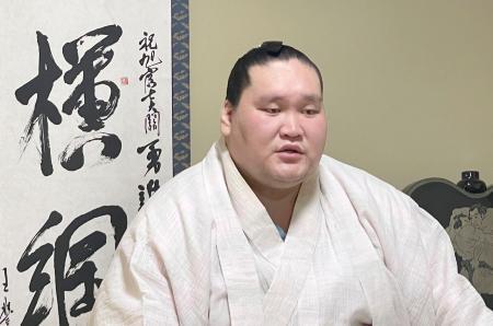 照ノ富士「尊敬される横綱に」秋場所へ抱負、表情変えず