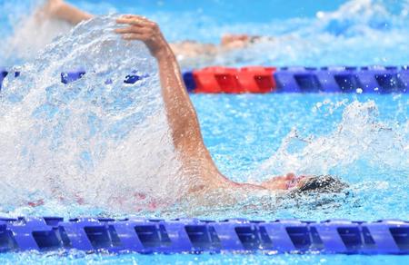 　決勝で力泳する成田真由美（撮影・伊藤笙子）