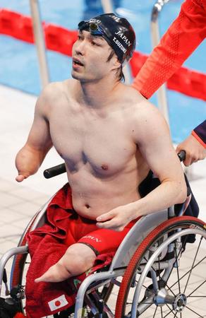 男子50メートル自由形（運動機能障害Ｓ４）で銀メダルを獲得した鈴木孝幸＝東京アクアティクスセンター