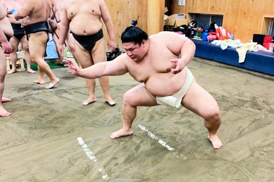 　朝稽古で秋場所に向け調整する宇良（日本相撲協会提供）
