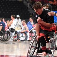 　車いすバスケットボール男子決勝で米国に敗れ、涙を流す宮島徹也（撮影・伊藤笙子）