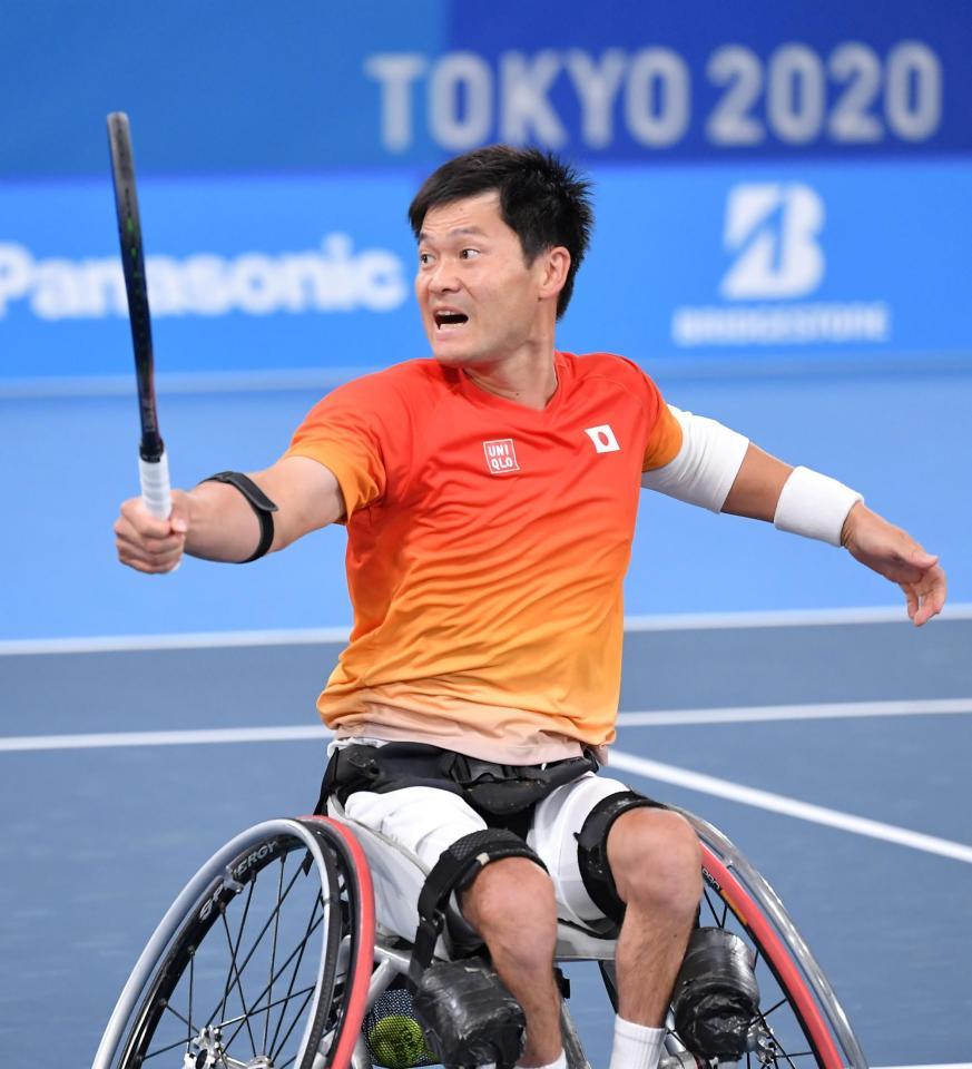 男子シングルス決勝、リターンを返す国枝慎吾＝有明テニスの森（撮影・伊藤笙子）