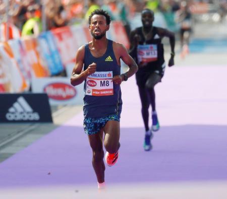 マラソン「厚底」規定違反で失格１着でゴールのエチオピア選手