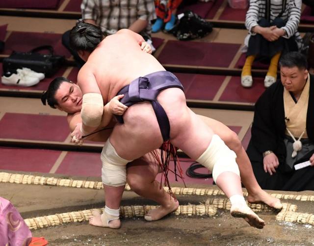 新横綱の照ノ富士が２連勝　かど番貴景勝は連敗、小結以上で無敗は照ノ富士だけ