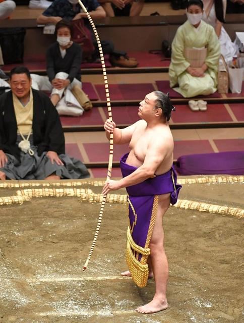 ４４歳 聡ノ富士 代役弓取り式で年長記録更新 任された以上 しっかり スポーツ デイリースポーツ Online