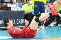 第２セット　スパイクを決めて喜ぶバレー男子日本代表・石川祐希＝千葉ポートアリーナ（撮影・堀内翔）