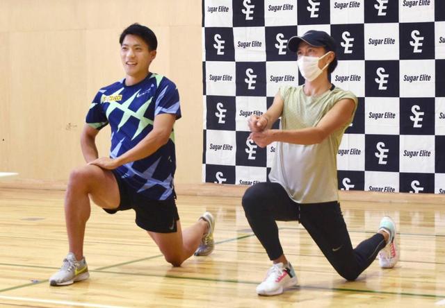 陸上・山県亮太 子供たちに指導「お尻の筋肉を使って」 大迫傑さんイベントに参加