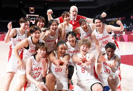 　東京五輪で女子バスケットボール日本代表を率いたホーバスＨＣ（最後列）