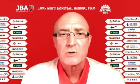 　オンラインで記者会見するバスケットボール男子日本代表のトム・ホーバス新監督＝２２日