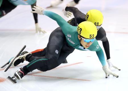 　男子１０００メートルで優勝した宮田将吾（５３）＝帝産アイススケートトレーニングセンター（代表撮影）