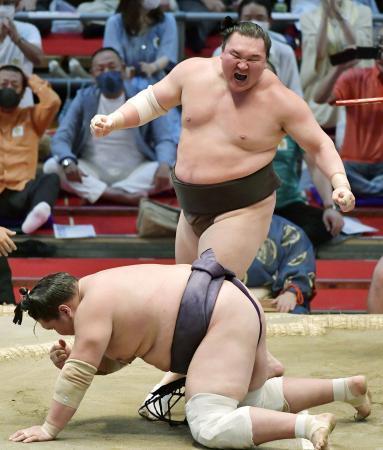 　７月の大相撲名古屋場所千秋楽で照ノ富士を下し、４５度目の優勝を果たした横綱白鵬。現役引退の意向を固めた
