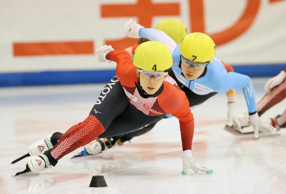 　女子１０００メートルで優勝した平井亜実（手前）＝代表撮影