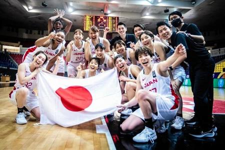 準決勝進出を決めた女子日本代表（国際バスケットボール連盟提供）