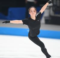 　公開練習でジャンプの着氷に成功する樋口新葉（撮影・高石航平）