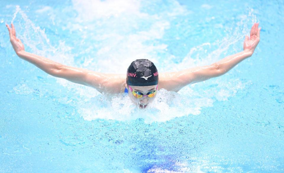 　女子１００メートルバタフライ決勝で力泳する日大・池江璃花子（撮影・開出牧）