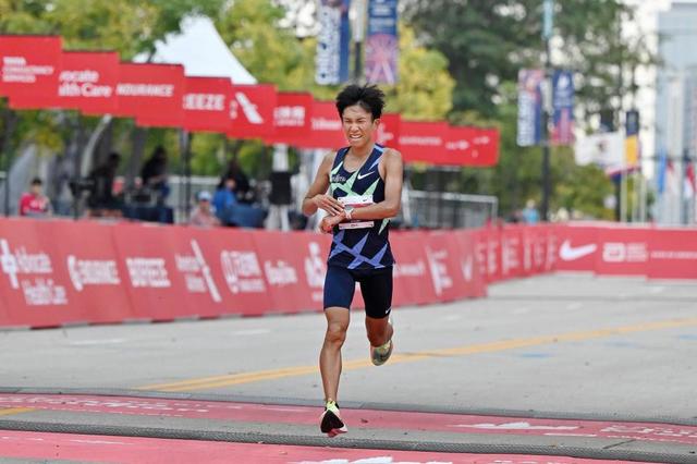 鈴木健吾シカゴマラソン４位「今の力」　後半遅れ表彰台届かずも収穫