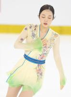 　フリー演技の前に胸に手を当てる本田真凜（撮影・堀内翔）