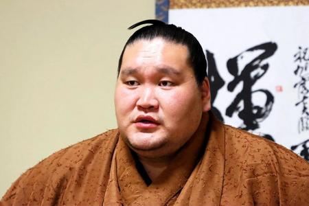 九州場所の番付が発表され、リモートで会見する照ノ富士（日本相撲協会提供）