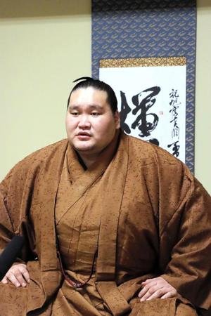 九州場所の番付が発表され、リモートで会見する照ノ富士（日本相撲協会提供）