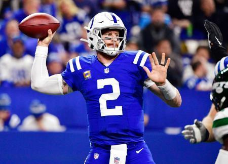 　ジェッツ戦でパスを投げるコルツのＱＢウェンツ＝インディアナポリス（ＵＳＡトゥデー・ロイター＝共同）