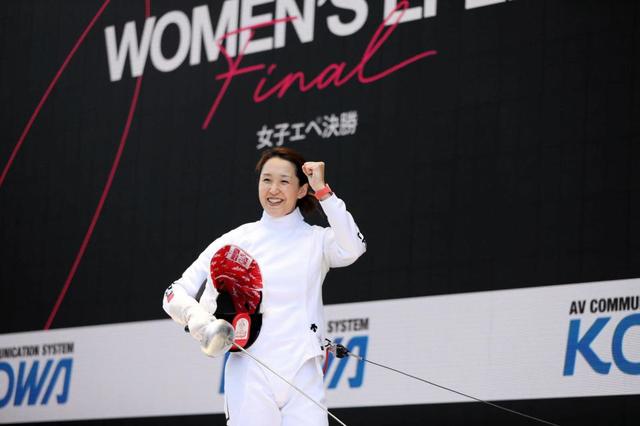 屋外でフェンシング　日差しで中断　日本選手権初の試み　佐藤希望が２年連続７度目Ｖ