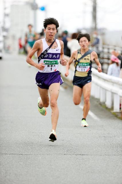 駒大がトップで最終８区へ　エース・田沢廉が驚異の激走３人抜き　２位は青学大