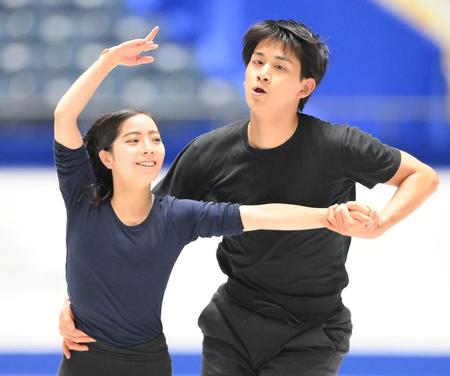 　ＮＨＫ杯に向けて調整する三浦璃来、木原龍一組（撮影・堀内翔）