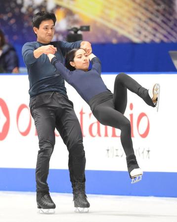 　ＮＨＫ杯に向けて調整する三浦璃来、木原龍一組（撮影・堀内翔）
