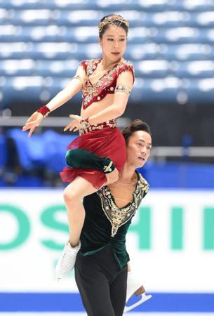 　ＮＨＫ杯に向けて調整するアイスダンスの村元哉中、高橋大輔組（撮影・堀内翔）