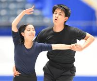 　ＮＨＫ杯に向けて調整する三浦璃来、木原龍一組（撮影・堀内翔）