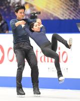 　ＮＨＫ杯に向けて調整する三浦璃来、木原龍一組（撮影・堀内翔）