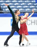 　ＮＨＫ杯に向けて調整するアイスダンスの村元哉中、高橋大輔組（撮影・堀内翔）