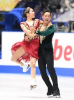 　ＮＨＫ杯に向けて調整するアイスダンスの村元哉中、高橋大輔組（撮影・堀内翔）
