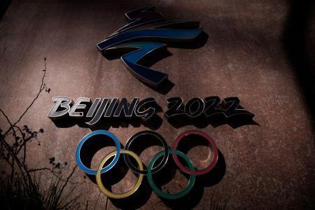 　組織委本部に掲げられた北京冬季五輪のロゴ＝１０日、北京（ロイター＝共同）