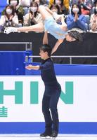 　躍動感のある演技を見せる三浦璃来、木原龍一組＝代々木第一体育館（撮影・堀内翔）