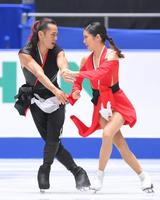 　息の合った演技を披露する村元哉中、高橋大輔組（撮影・堀内翔）