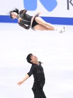 　ペアフリーで息の合った演技を見せる三浦璃来、木原龍一組（撮影・堀内翔）