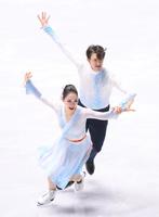 　アイスダンスフリー　息の合った演技を見せる小松原美里、小松原尊組（撮影・堀内翔）