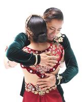 　アイスダンスフリーを終えて抱き合う高橋大輔と村元哉中（手前）＝撮影・堀内翔