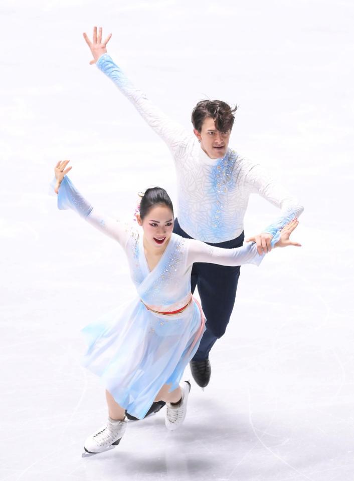 　アイスダンスフリー　息の合った演技を見せる小松原美里、小松原尊組（撮影・堀内翔）
