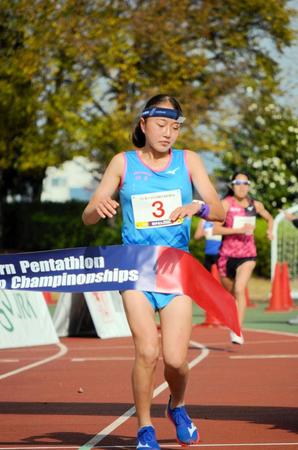 射撃・ランニングでゴールする太田捺＝宇都宮市河内総合運動公園