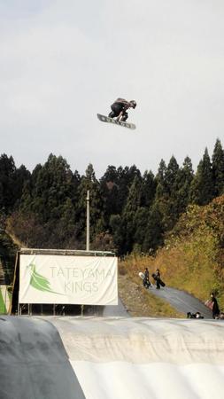 　練習を行う飛田流輝＝立山キングス