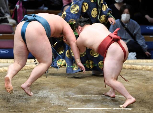 十両炎鵬が苦しみながらも６勝目　地元金沢のお菓子「ビーバー」デザインの化粧まわしで奮闘