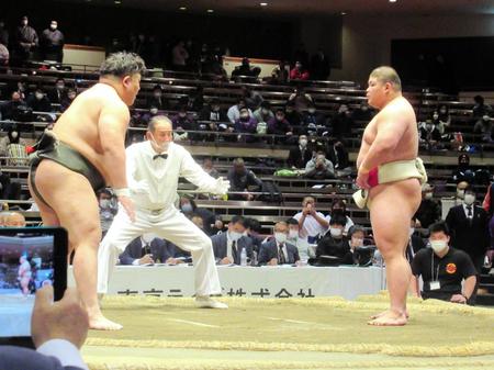 　全日本相撲選手権に出場した高校横綱の落合哲也（右）