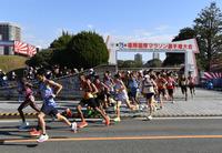 平和台陸上競技場を出る選手たち（代表撮影）