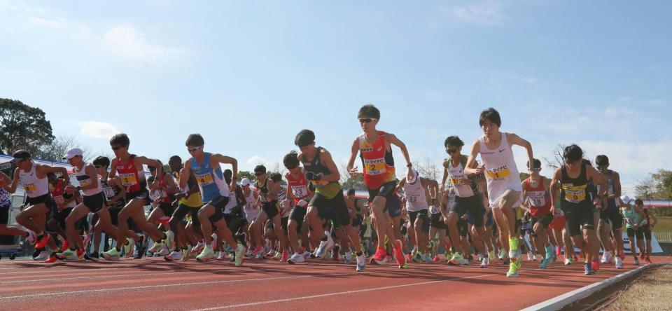 一斉にスタートする選手たち（代表撮影）