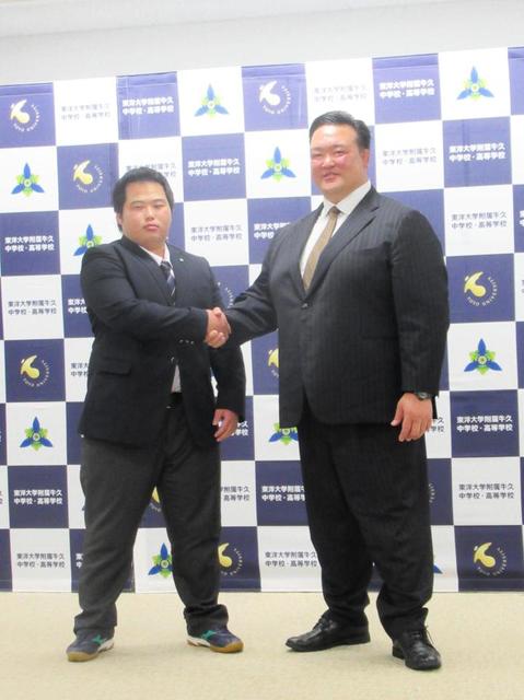 稀勢の里2世育成へ 荒磯親方 三役まで馬力一本で教えたい 花房海が入門会見 スポーツ デイリースポーツ Online 稀勢の里2世育成へ 荒磯親方 三役まで馬力一本で教えたい 花房海が入門会見 スポーツ デイリースポーツ Online