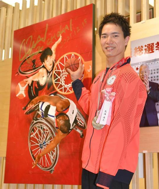 「２０２１年報道写真展」開幕　パラ車いすバスケ・鳥海「明るいニュース」に笑顔