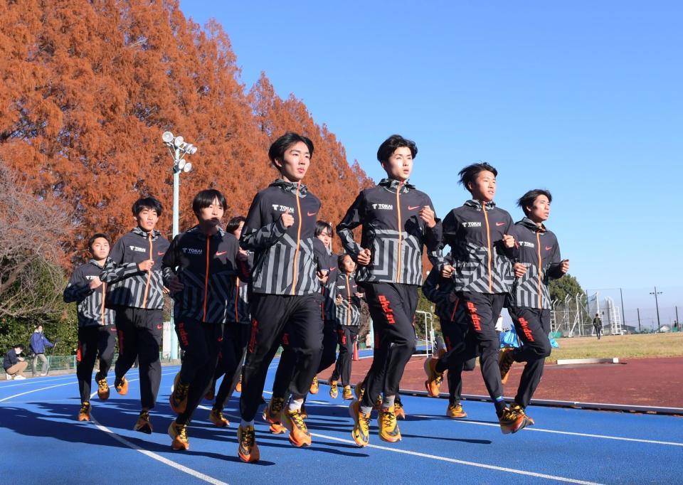 箱根駅伝に向け調整する東海大陸上部駅伝チーム＝神奈川県・東海大学湘南キャンパス（撮影・金田祐二）