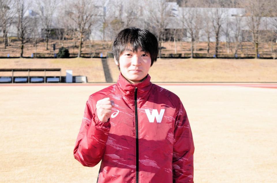 　ガッツポーズをする早大・中谷雄飛